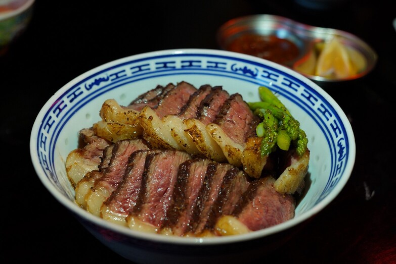 ข้าวหน้าเนื้อสี่กั๊ก ส่วนของ Picanha Striploin