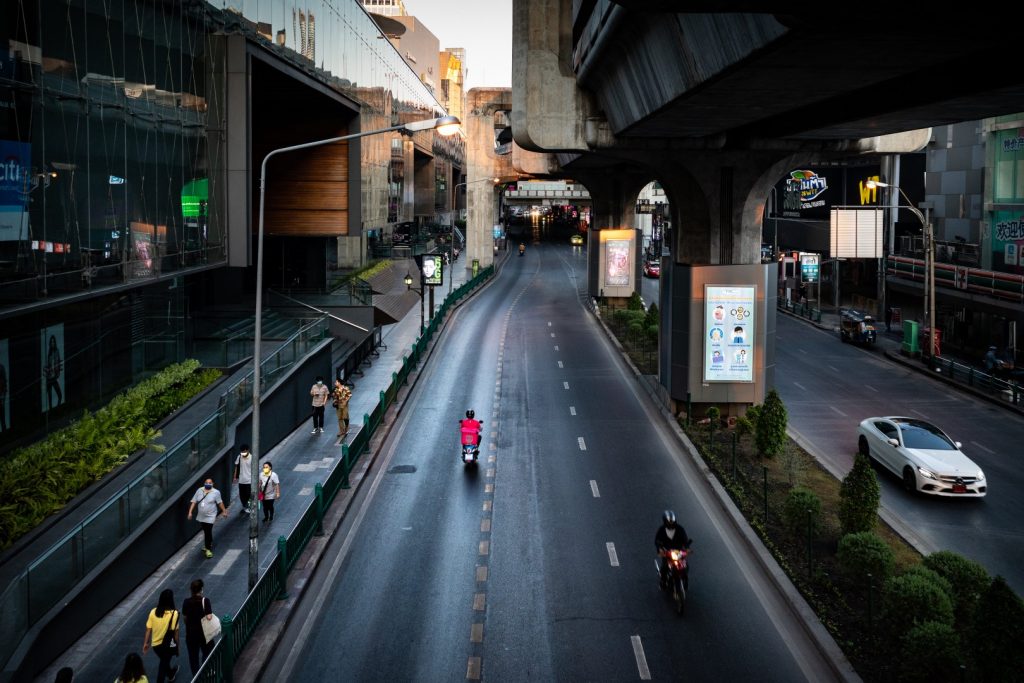 ‘Re-Vision’ รวมภาพถ่ายฤดูร้อนอันโดดเดี่ยว ในวันที่กรุงเทพฯ ร้างไร้ผู้คน
