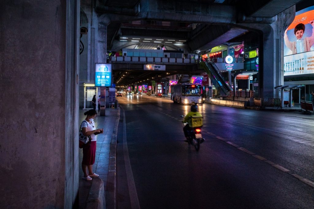 ‘Re-Vision’ รวมภาพถ่ายฤดูร้อนอันโดดเดี่ยว ในวันที่กรุงเทพฯ ร้างไร้ผู้คน