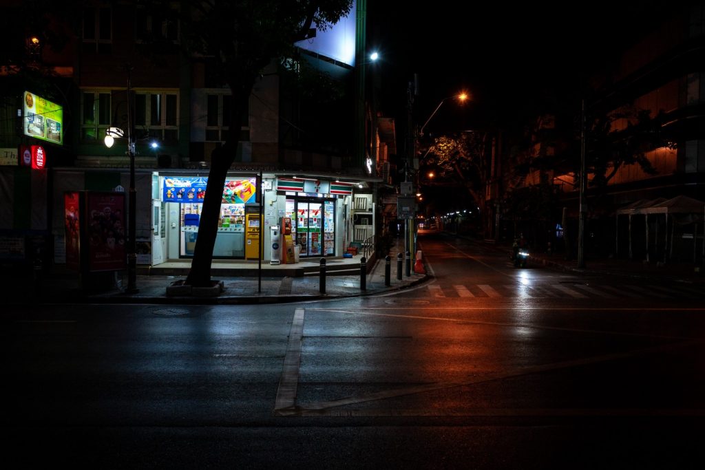 ‘Re-Vision’ รวมภาพถ่ายฤดูร้อนอันโดดเดี่ยว ในวันที่กรุงเทพฯ ร้างไร้ผู้คน